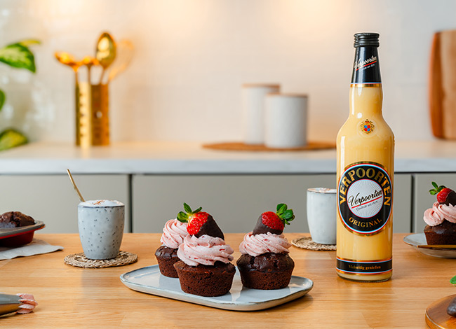 Erdbeer-Schoko-Cupcakes mit Verpoorten Original Eierlikör