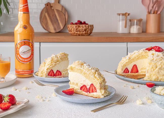 Kokos-Erdbeer-Torte mit Verpoorten Pfirsich-Maracuja