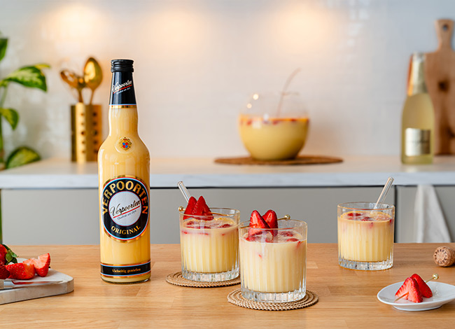 Eierlikör-Erdbeer-Bowle