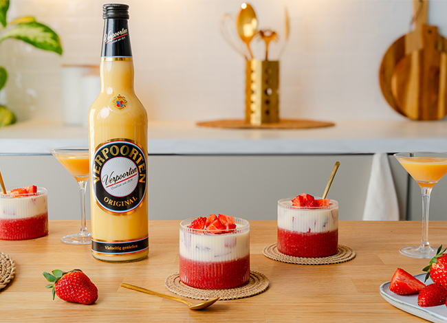 Eierlikör-Panna Cotta mit Erdbeeren