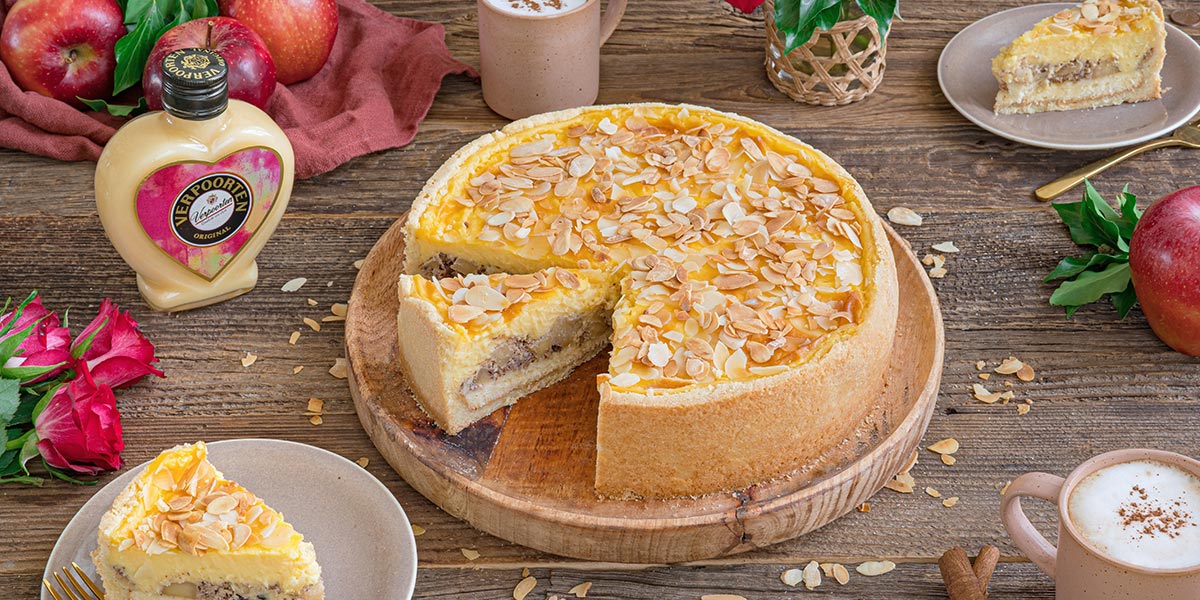 Bratapfelkuchen mit Eierlikoer Bratapfel-Eierlikoerkuchen (Weltmeister der Konditoren Manfred Bacher) Bild 3 Bratapfelkuchen mit Eierlikoer Bratapfel-Eierlikoerkuchen (Weltmeister der Konditoren Manfred Bacher) Bild 3