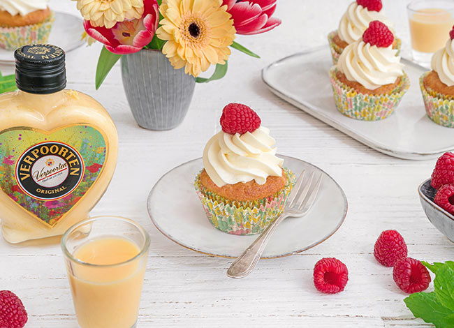 Premium Himbeeren Rezept: Frühlingshafte Käsekuchen-CupCakes mit Himbeeren und VERPOORTEN