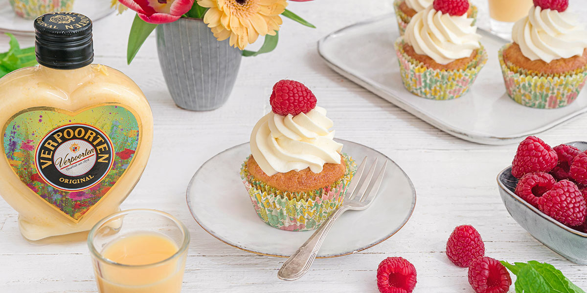 Frühlingshafte Käsekuchen-CupCakes mit Himbeeren und VERPOORTEN (Konditoren-Weltmeisterin Andrea Schirmaier-Huber) Bild 2 Frühlingshafte Käsekuchen-CupCakes mit Himbeeren und VERPOORTEN (Konditoren-Weltmeisterin Andrea Schirmaier-Huber) Bild 2