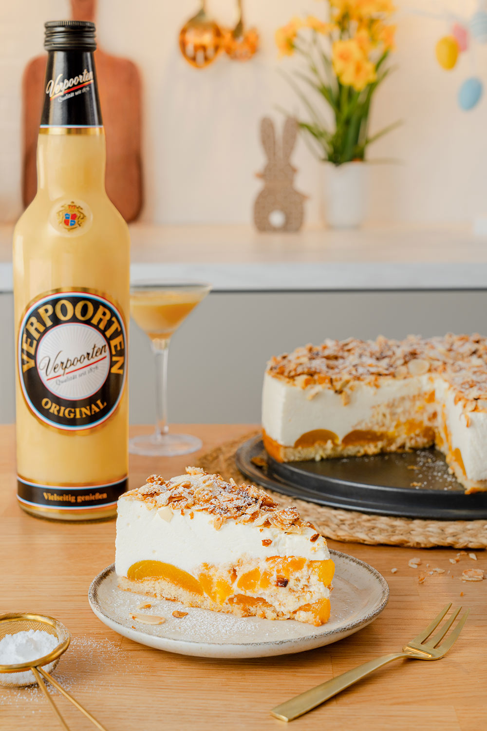 Ostertorte mit Eierlikör - Verpoorten Aprikosen Eierlikör Sahnetorte Bild 1 Ostertorte mit Eierlikör - Verpoorten Aprikosen Eierlikör Sahnetorte Bild 1