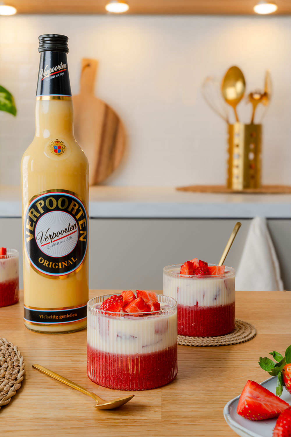 Eierlikör Panna Cotta mit Erdbeeren Bild 1