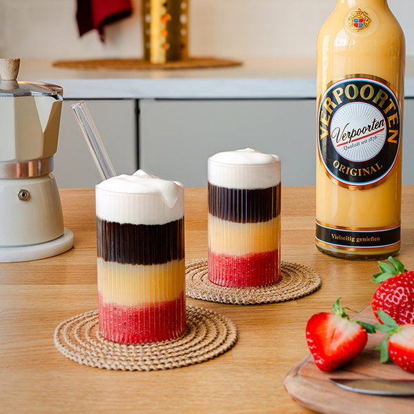 Eiskaffee mit Erdbeeren