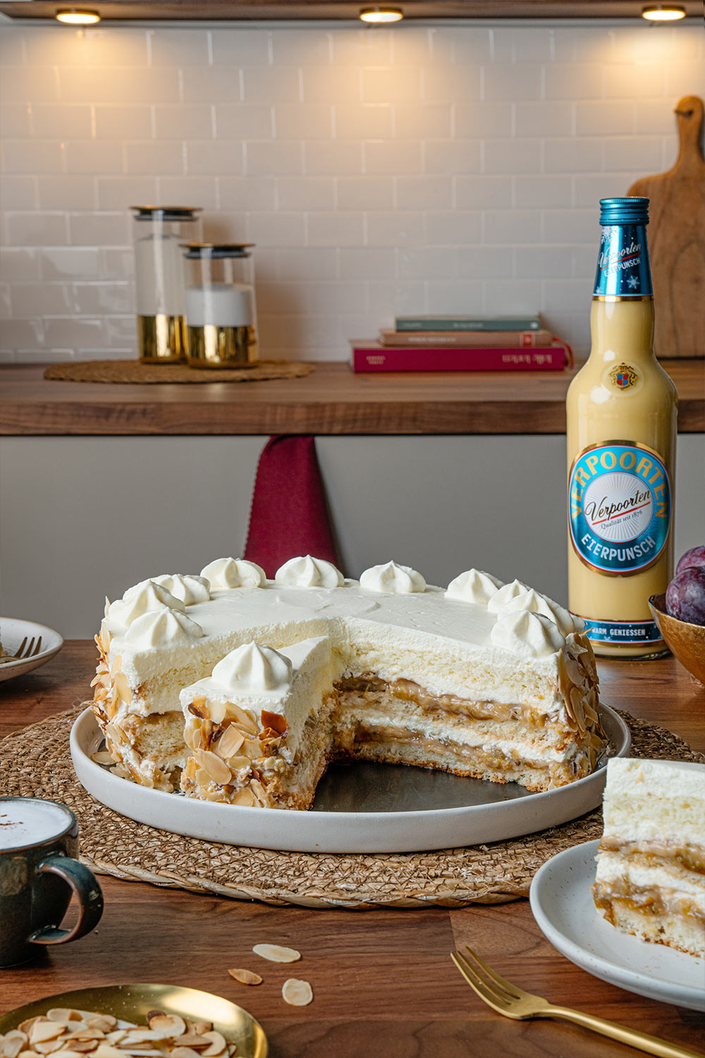 Eierpunschtorte mit Pflaumen Bild 1 Eierpunschtorte mit Pflaumen Bild 1