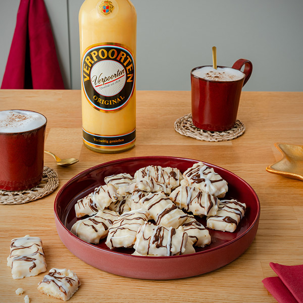 Eierlikör-Mandel-Plätzchen mit winterlicher Verpoorten-Glasur
