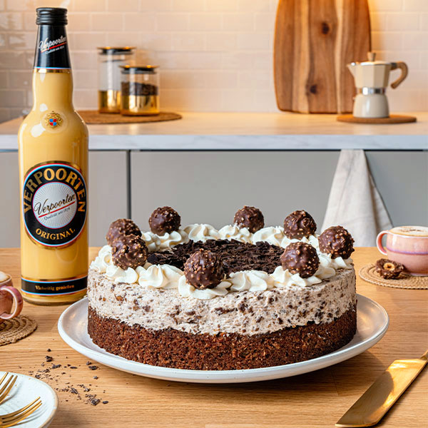 Festliche Knusper-Eierlikörtorte mit Verpoorten Original