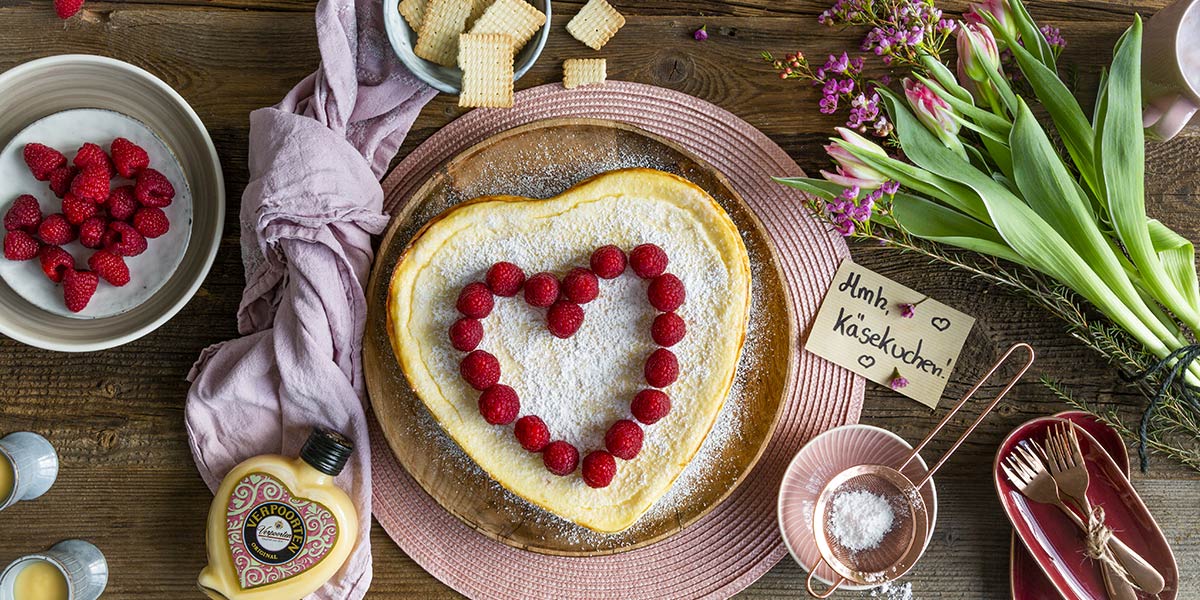 Käsekuchen vom Weltmeister der Konditoren ''VERPOORTEN-Käsekuchen mit frischen Himbeeren'' Bild 2 Käsekuchen vom Weltmeister der Konditoren ''VERPOORTEN-Käsekuchen mit frischen Himbeeren'' Bild 2