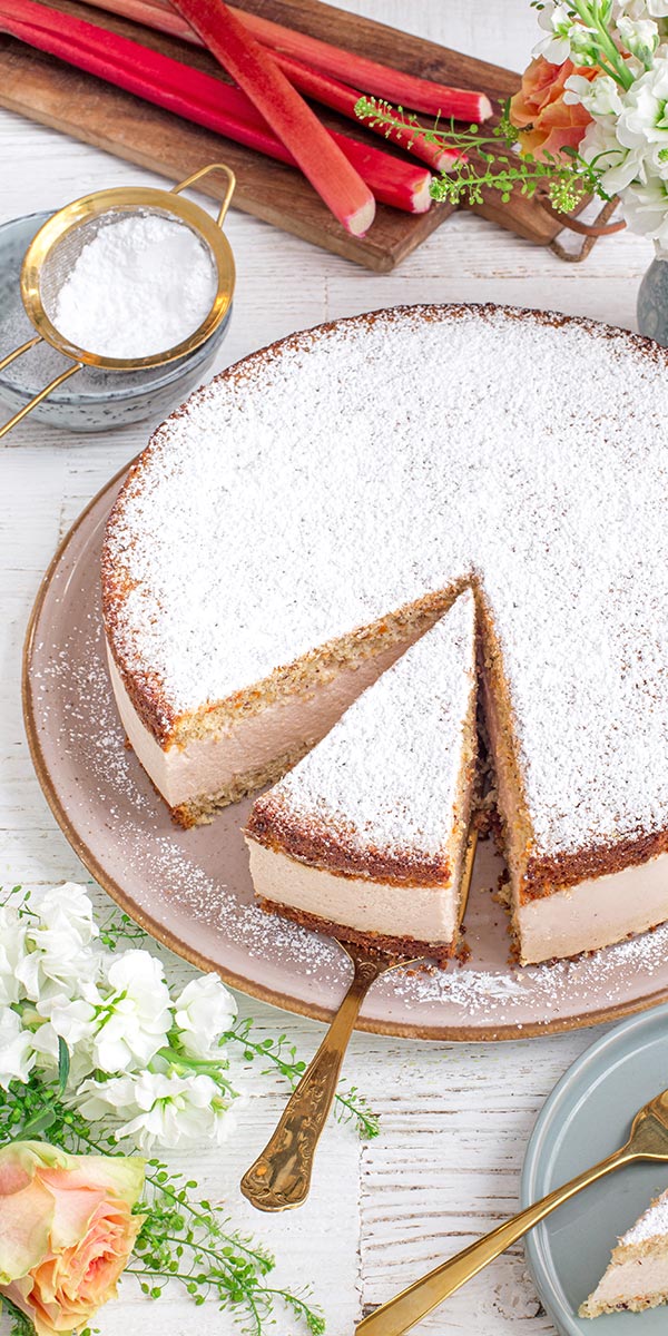 Rüblikuchen mit Verpoorten Original Eierlikör-Rhabarber-Quarkfüllung Bild 2 Rüblikuchen mit Verpoorten Original Eierlikör-Rhabarber-Quarkfüllung Bild 2