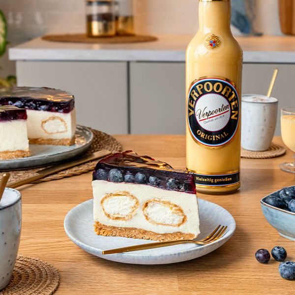 Windbeutel-Blaubeertorte mit Eierlikör - Kuchen ohne Backen