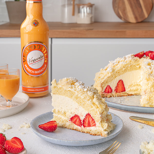 Kokos-Erdbeer-Torte mit Verpoorten Pfirsich-Maracuja