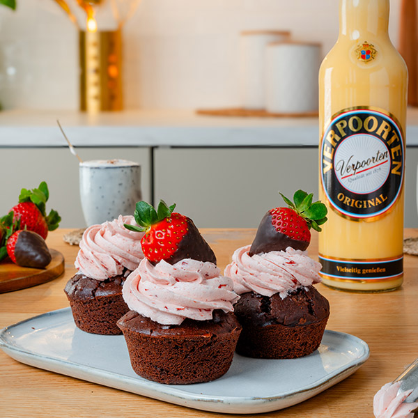 Erdbeer-Schoko-Cupcakes mit Verpoorten Original Eierlikör