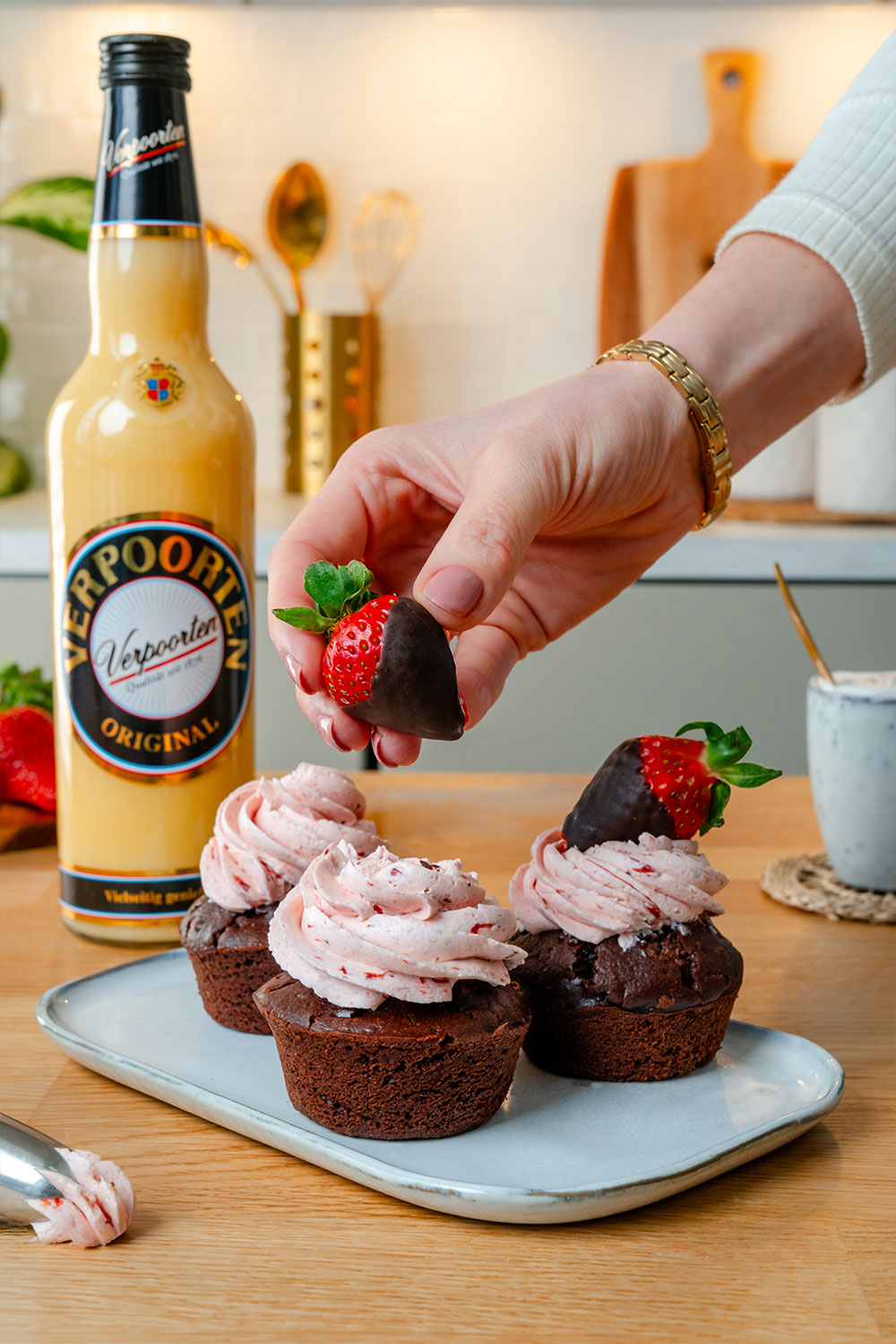 Erdbeer-Schoko-Cupcakes mit Verpoorten Original Eierlikör Bild 2 Erdbeer-Schoko-Cupcakes mit Verpoorten Original Eierlikör Bild 2