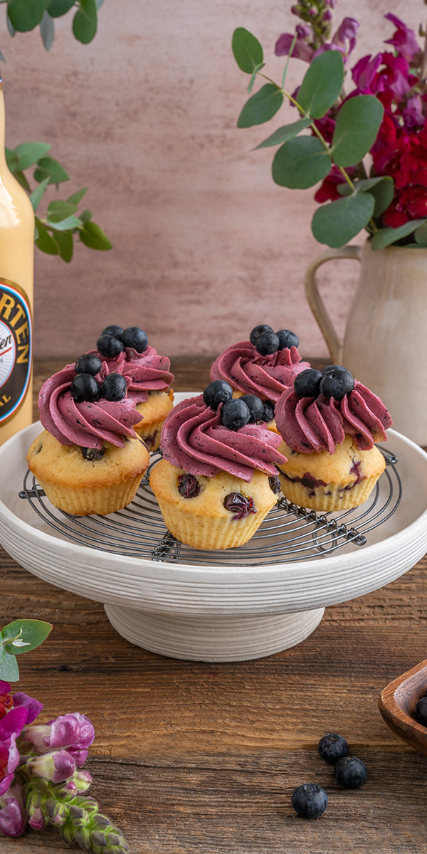 Blaubeer-Cupcakes mit Verpoorten Original Eierlikör Bild 2 Blaubeer-Cupcakes mit Verpoorten Original Eierlikör Bild 2