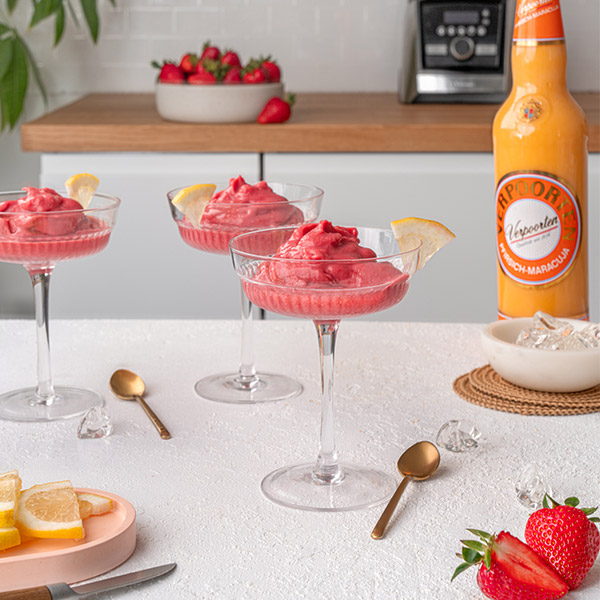 Strawberry-Slushie mit Verpoorten Pfirsich-Maracuja