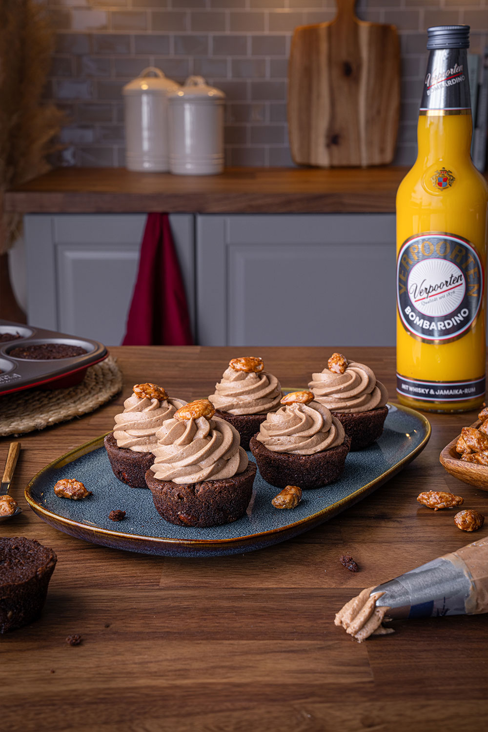 Schoko Verpoorten Bombardino Cupcakes mit gebrannten Mandeln Bild 1 Schoko Verpoorten Bombardino Cupcakes mit gebrannten Mandeln Bild 1