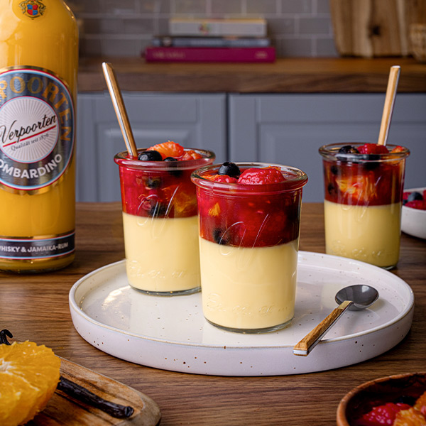 Panna Cotta mit Früchten und Verpoorten