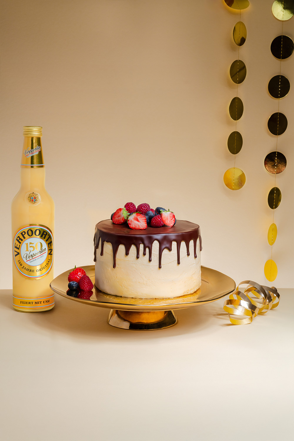 Verpoorten Jubiläumstorte mit Eierlikörcreme und Erdbeeren Bild 1