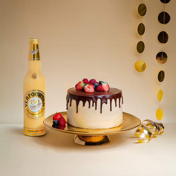 Verpoorten Jubiläumstorte mit Eierlikörcreme und Erdbeeren