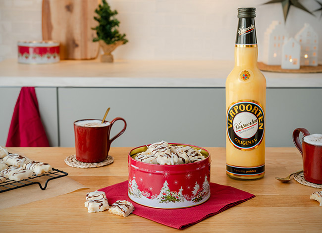 Eierlikör-Mandel-Plätzchen mit winterlicher Verpoorten-Glasur