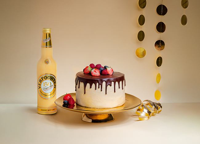 Verpoorten Jubiläumstorte mit Eierlikörcreme und Erdbeeren